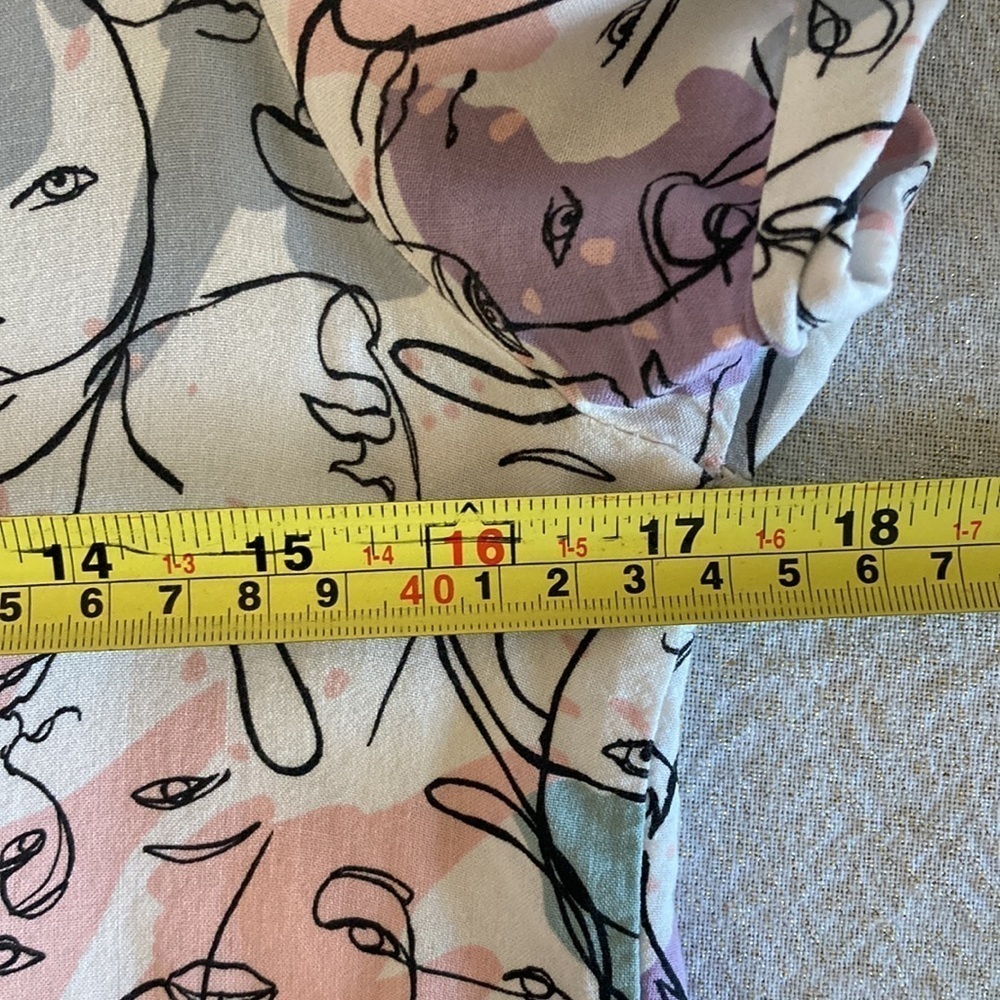 Pull&Bear Faces print White Pink Purple Short sleeve shirt Button Down size XS - Picture 9 of 11